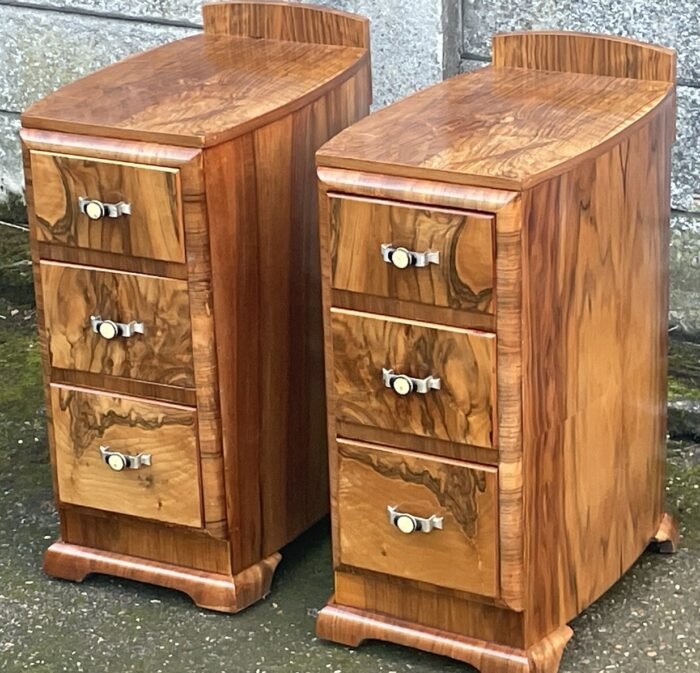Superb Pair Art Deco Bow Front Walnut Bedside Chests - Image 3