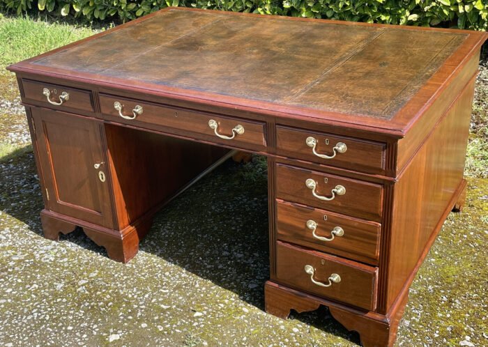 Victorian Arts & Crafts Mahogany Partners Desk - Image 2