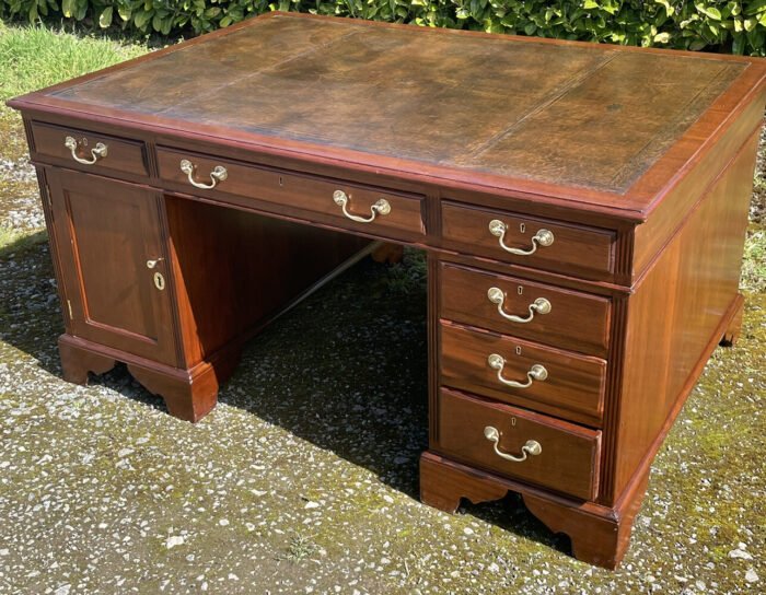 Victorian Arts & Crafts Mahogany Partners Desk - Image 4