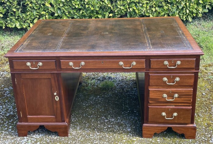 Victorian Arts & Crafts Mahogany Partners Desk - Image 5