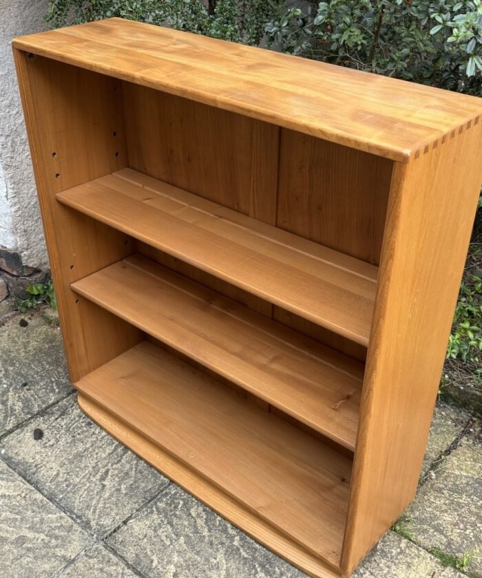 Stunning Modern Ercol Windsor Bookcase 2 Adjustable Shelves - Image 2