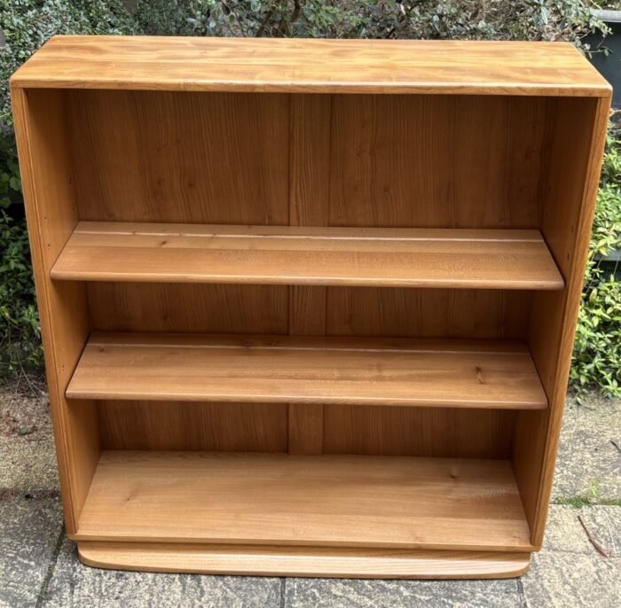 Stunning Modern Ercol Windsor Bookcase 2 Adjustable Shelves - Image 4
