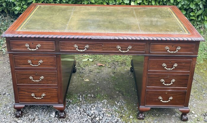 Superb Victorian Mahogany Pedestal Kneehole Writing Desk with Leather Top - Image 2