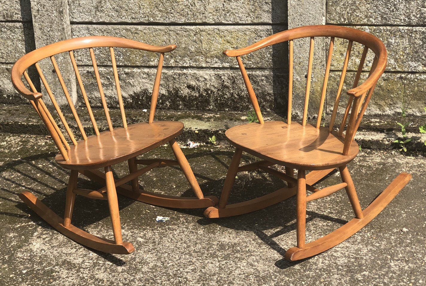 s-l1600-1302.jpg Rare Ercol Cowhorn Adult Rocking Chair Vintage Light Elm - Image 1