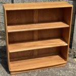 Stunning Modern Ercol Bookcase Solid Elm 2 Adjustable Shelves Excellent Condition - Image 2