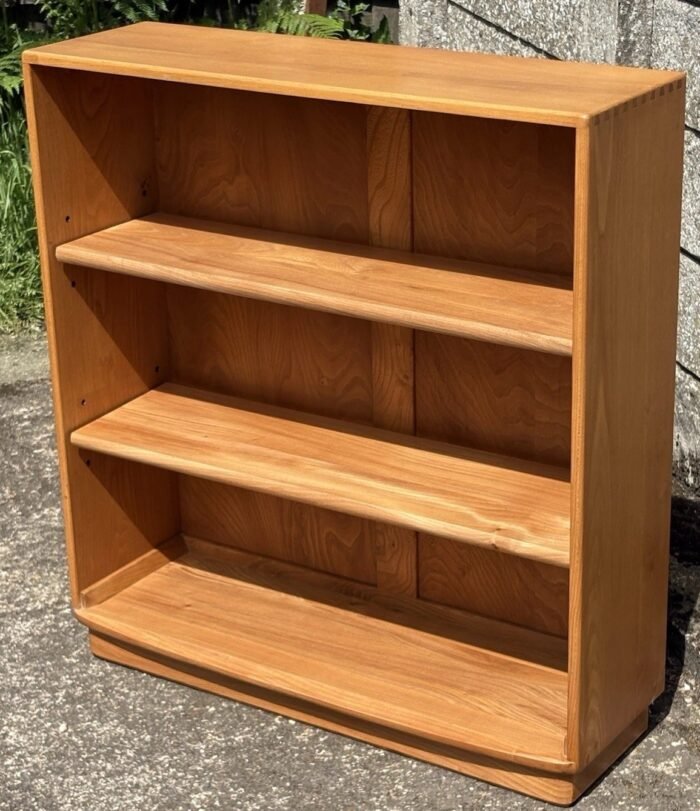 Stunning Modern Ercol Bookcase Solid Elm 2 Adjustable Shelves Excellent Condition - Image 4
