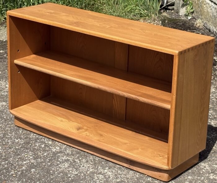 Stunning Rare Ercol Windsor Bookcase Low Design, Solid Elm, Clean Condition - Image 2