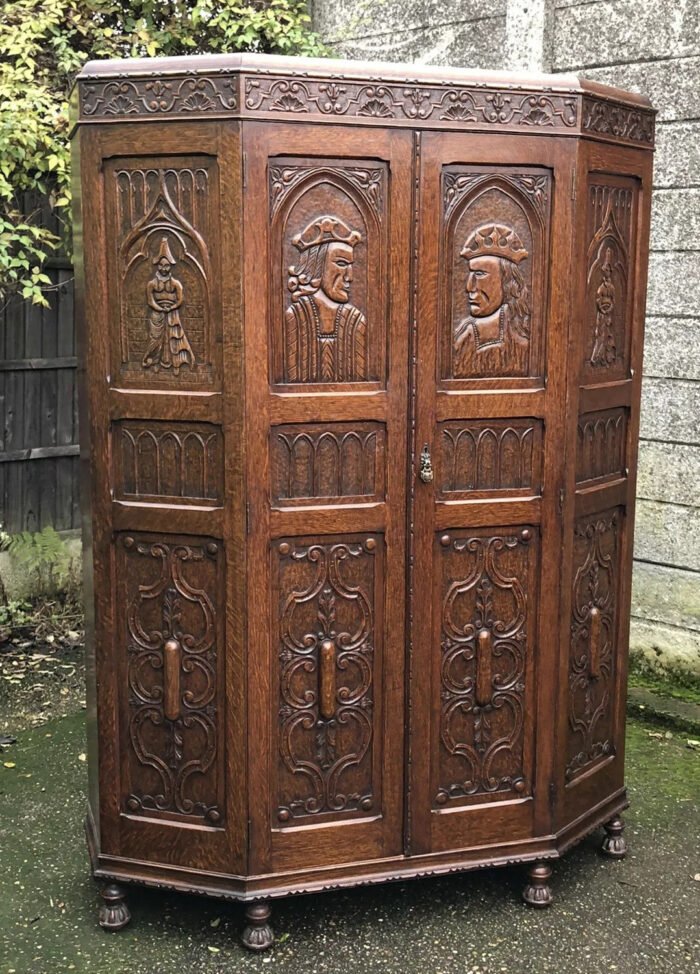 Rare Arts & Crafts Carved Solid Oak 2 Door Wardrobe Antique Hall Wardrobe - Image 2