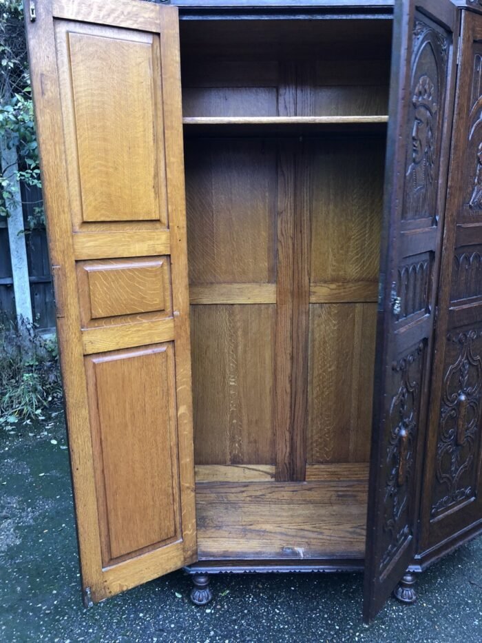 Rare Arts & Crafts Carved Solid Oak 2 Door Wardrobe Antique Hall Wardrobe - Image 5