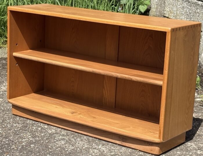 Stunning Rare Ercol Windsor Bookcase Low Design, Solid Elm, Clean Condition - Image 4