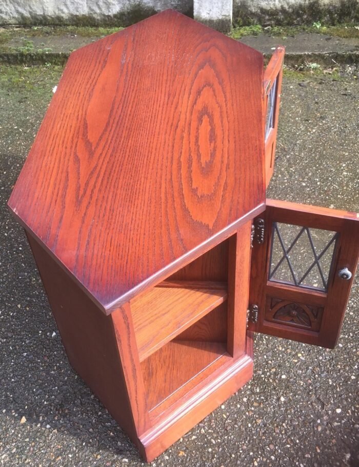 Old Charm Oak Corner TV Cabinet Satellite Media Storage Unit Tudor Brown - Image 4