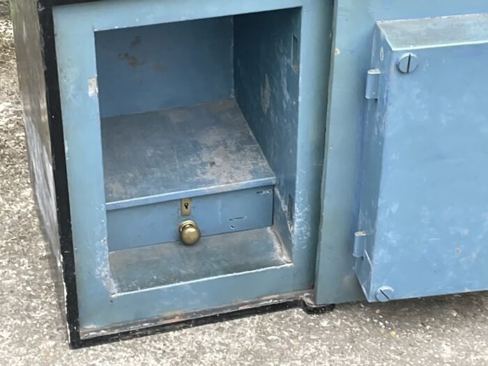 Antique Fire Resistant Home Office Safe with Keys - Image 3