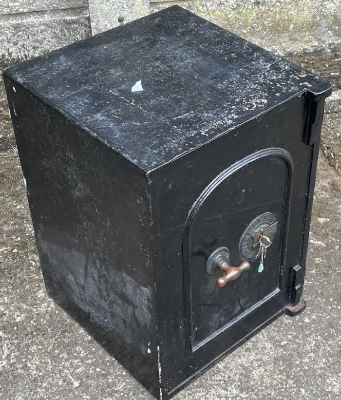Antique Fire Resistant Home Office Safe with Keys - Image 5