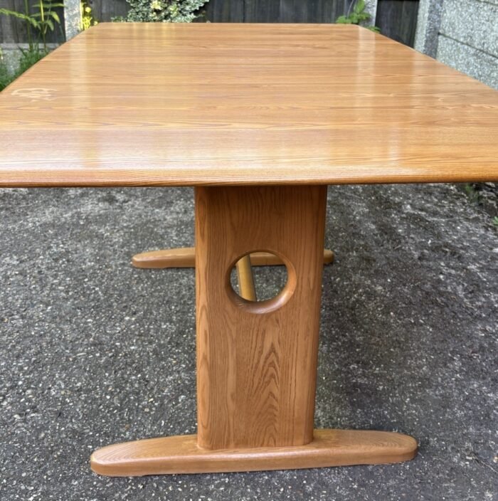 Ercol Windsor Extending Dining Table Solid Elm 8 Seater Light Finish - Image 2