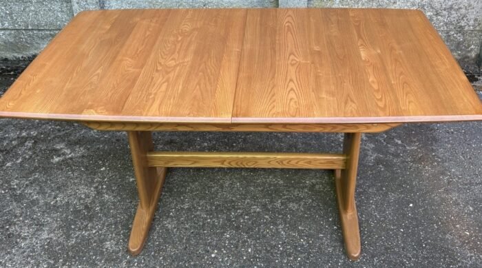 Ercol Windsor Extending Dining Table Solid Elm 8 Seater Light Finish - Image 4