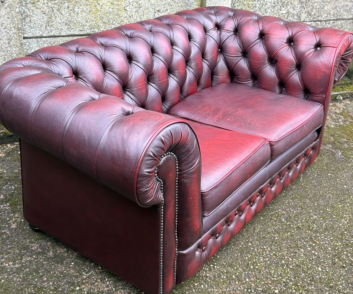 s-l1600-1492.jpg Thomas Lloyd Oxblood Leather Chesterfield 2 Seater Sofa - Image 1
