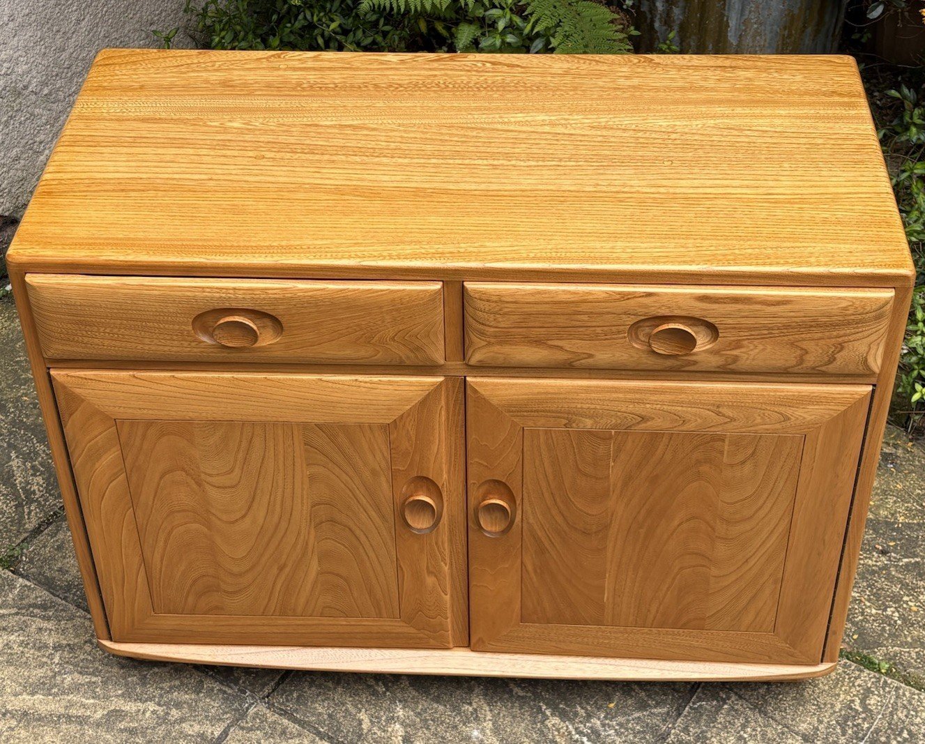 s-l1600-217.jpg Fine Retro Ercol 2 Door Sideboard - Image 1