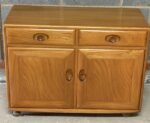 FINE RETRO TWO DOOR ERCOL SIDEBOARD VINTAGE ELM FURNITURE - Image 3