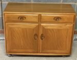 FINE RETRO TWO DOOR ERCOL SIDEBOARD VINTAGE ELM FURNITURE - Image 4