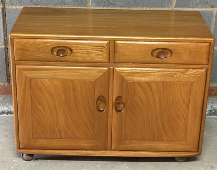 FINE RETRO TWO DOOR ERCOL SIDEBOARD VINTAGE ELM FURNITURE - Image 4
