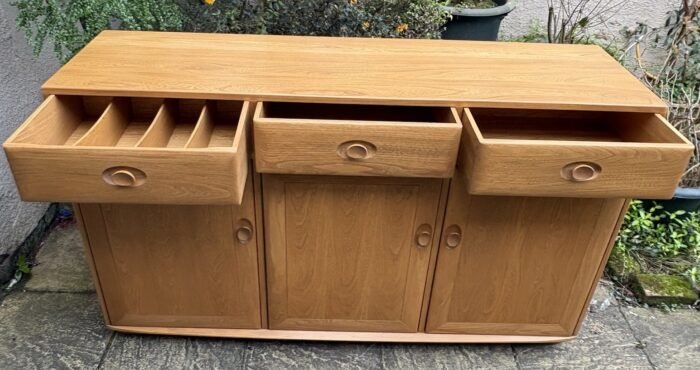 MODERN ERCOL 3 DOOR HIGHBOARD SIDEBOARD - Image 4