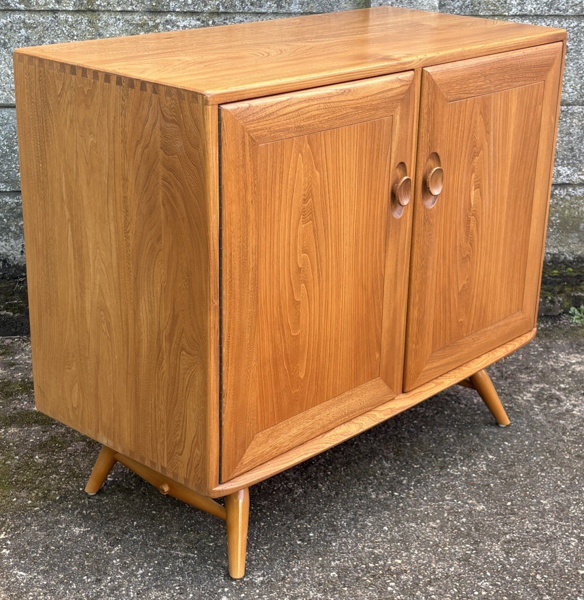 s-l1600-372.jpg FINE RETRO ERCOL TWO DOOR SIDEBOARD - Image 1