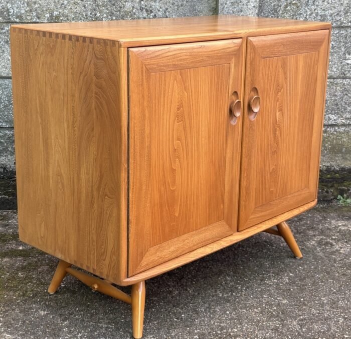 FINE RETRO ERCOL TWO DOOR SIDEBOARD - Image 2