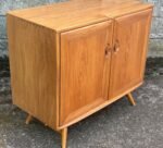 FINE RETRO ERCOL TWO DOOR SIDEBOARD - Image 3