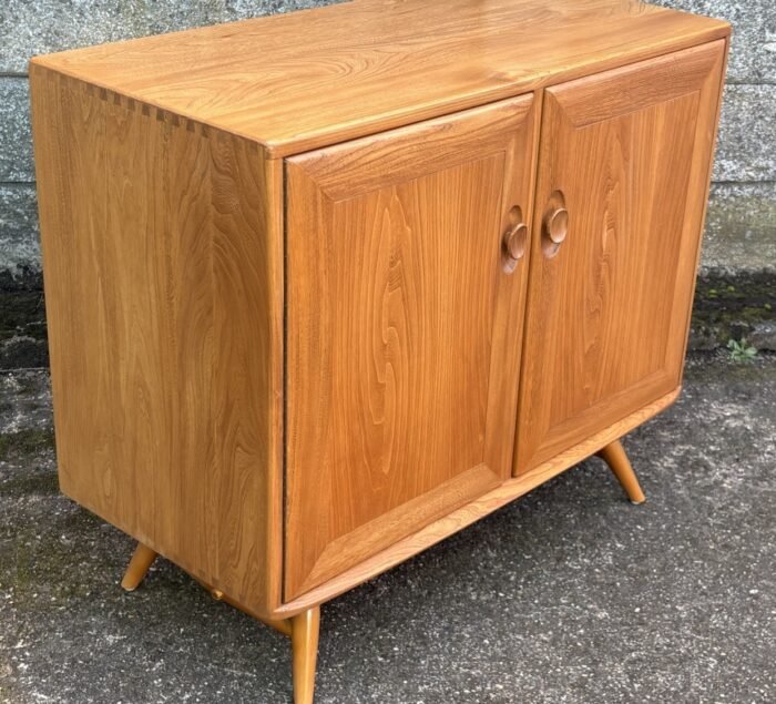 FINE RETRO ERCOL TWO DOOR SIDEBOARD - Image 3