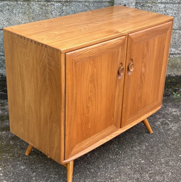 FINE RETRO ERCOL TWO DOOR SIDEBOARD - Image 4