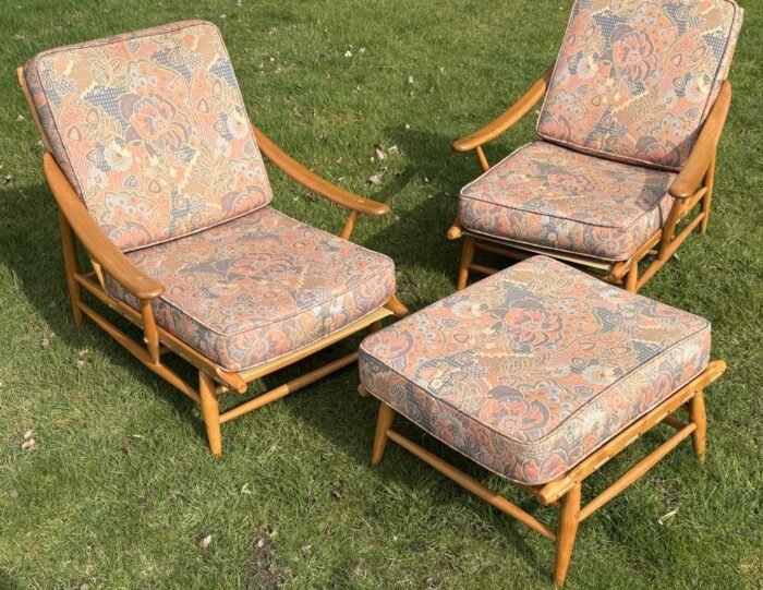 RARE ERCOL 442 PAIR OF ARMCHAIRS WITH MATCHING STOOL - Image 2
