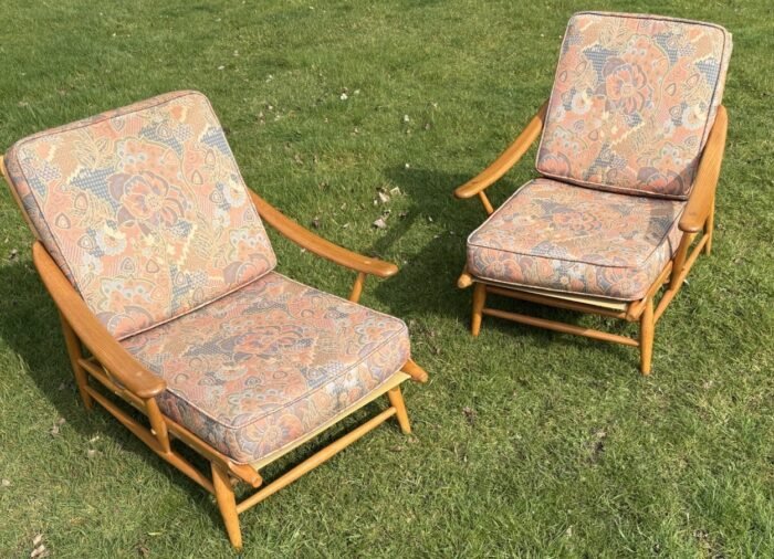 RARE ERCOL 442 PAIR OF ARMCHAIRS WITH MATCHING STOOL - Image 4