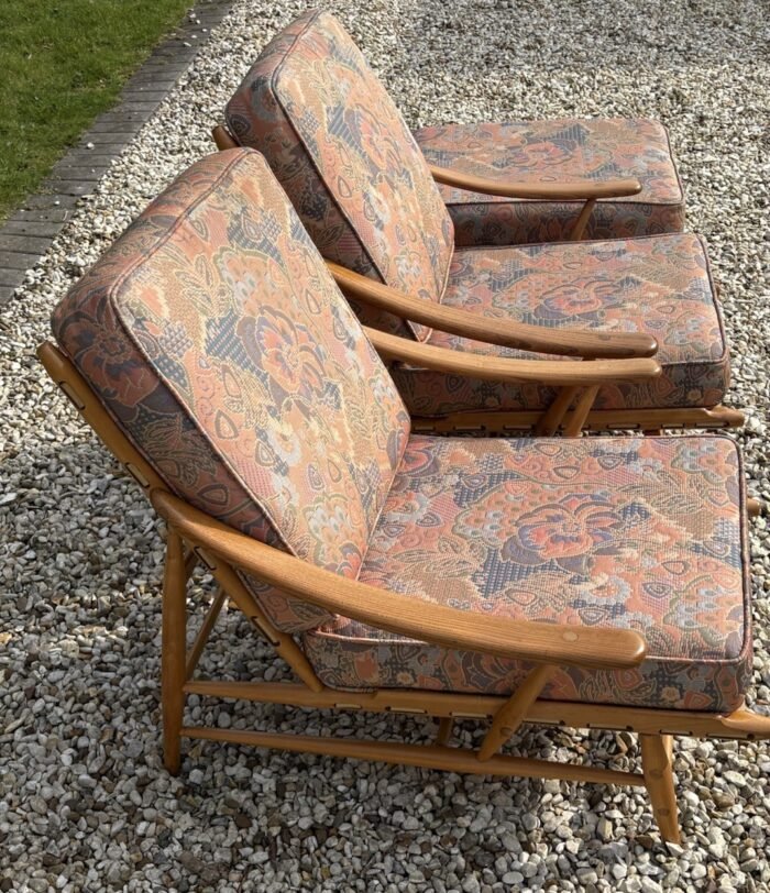 RARE ERCOL 442 PAIR OF ARMCHAIRS WITH MATCHING STOOL - Image 5