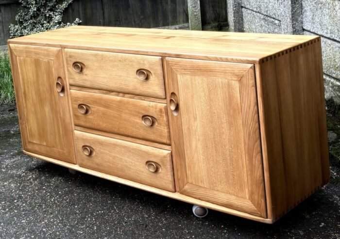 Fine Retro Ercol 2 Door Sideboard - Image 3