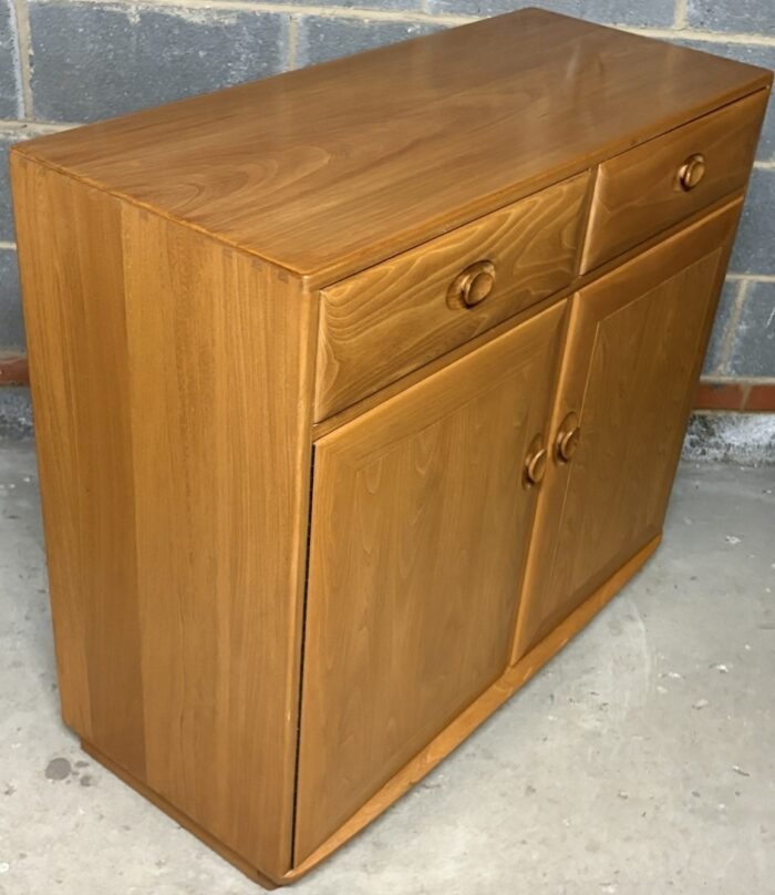 Fine Modern Ercol 3 Door Highboard Sideboard - Image 2