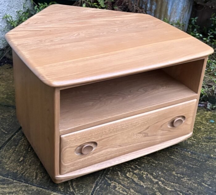 Fine Modern Ercol TV Corner Cabinet - Image 2