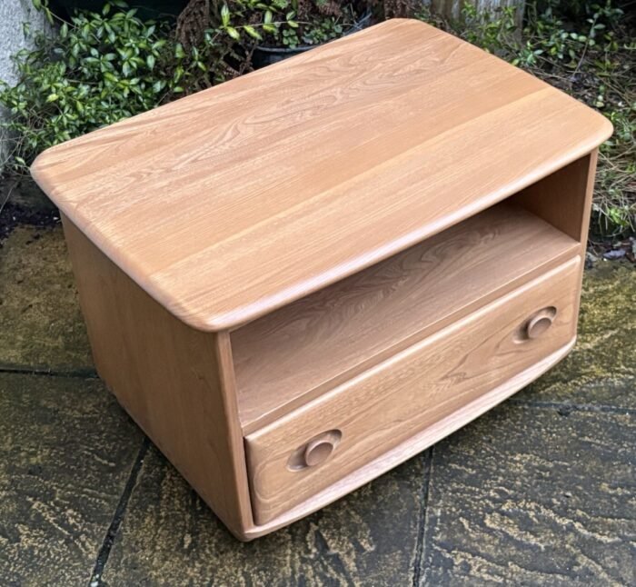 Fine Modern Ercol TV Corner Cabinet - Image 4