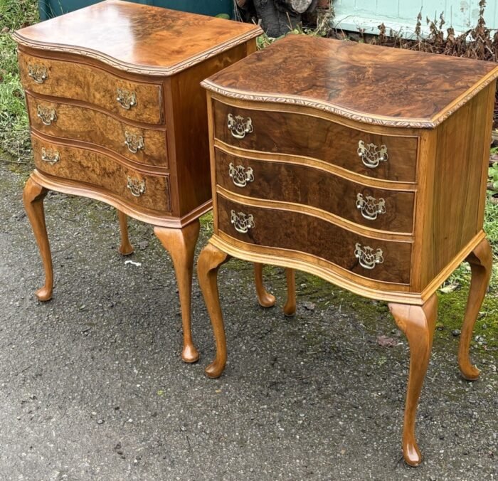 Superb Pair of Harlequin Art Deco Walnut Bedside Chests - Image 4