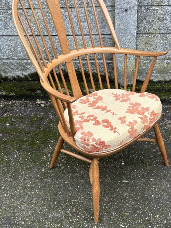 Fine Modern Ercol Chairmakers Armchair - Image 2