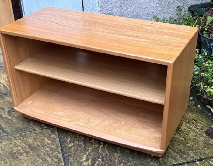 Fine Modern Ercol TV Cabinet Solid Elm - Image 2