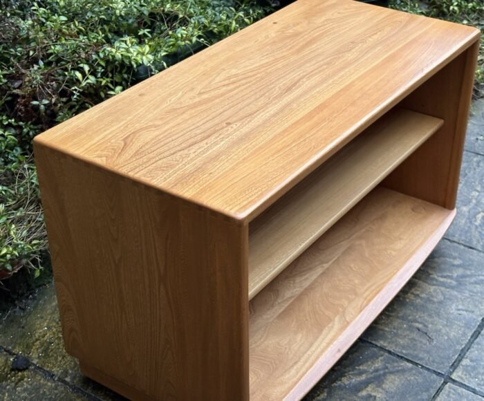 Fine Modern Ercol TV Cabinet Solid Elm - Image 3