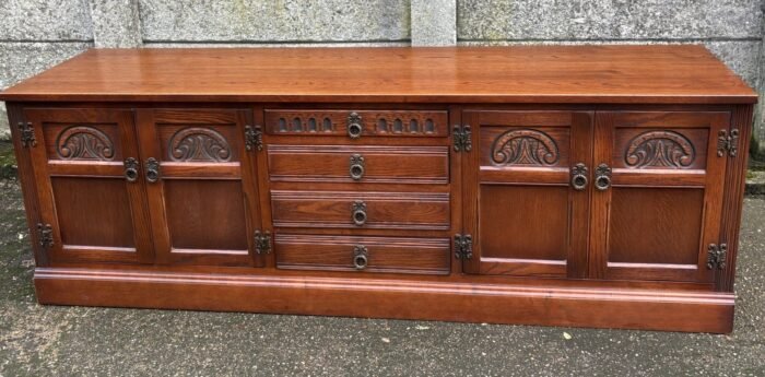 SUPERB SOLID OAK OLD CHARM LOW MEDIA SIDEBOARD - Image 2