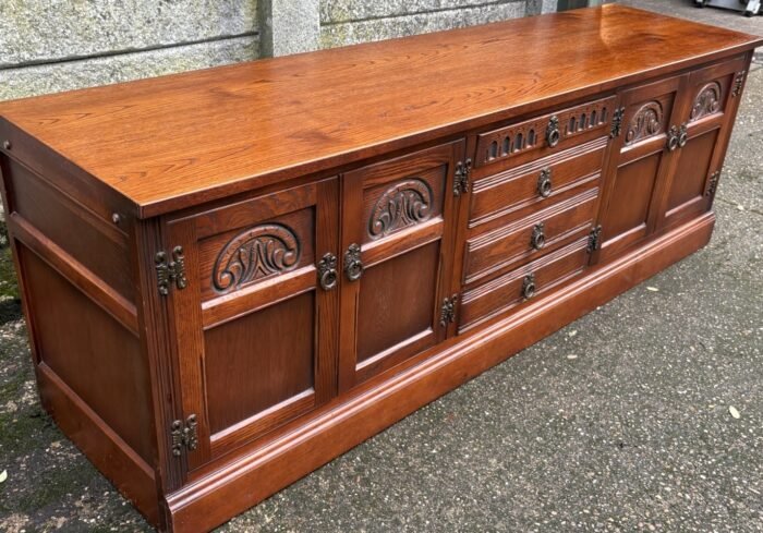 SUPERB SOLID OAK OLD CHARM LOW MEDIA SIDEBOARD - Image 4