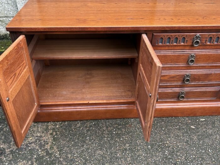 SUPERB SOLID OAK OLD CHARM LOW MEDIA SIDEBOARD - Image 5