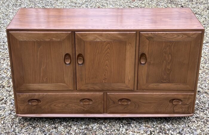 FINE RETRO ERCOL SIDEBOARD SOLID ELM EARLY 1960s - Image 3