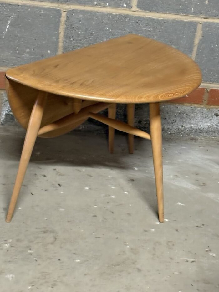 SMALL RARE RETRO ERCOL COFFEE TABLE - Image 4