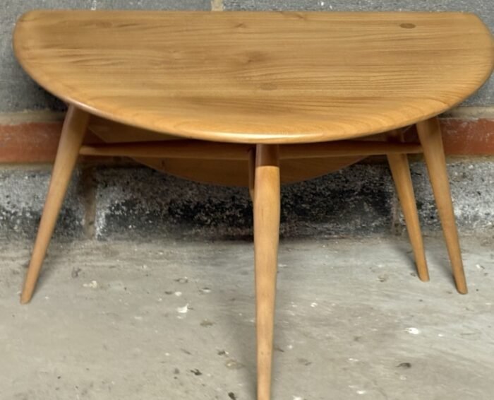 SMALL RARE RETRO ERCOL COFFEE TABLE - Image 5