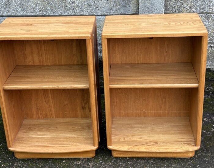 FINE PAIR OF ERCOL BEDSIDE CABINETS STANDS - Image 2