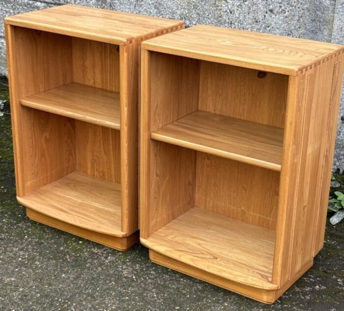 FINE PAIR OF ERCOL BEDSIDE CABINETS STANDS - Image 4