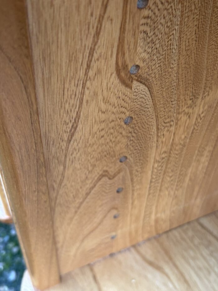 FINE PAIR OF ERCOL BEDSIDE CABINETS STANDS - Image 5